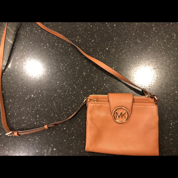 Michael Kors Handbags - Michael Kors Fulton Crossbody